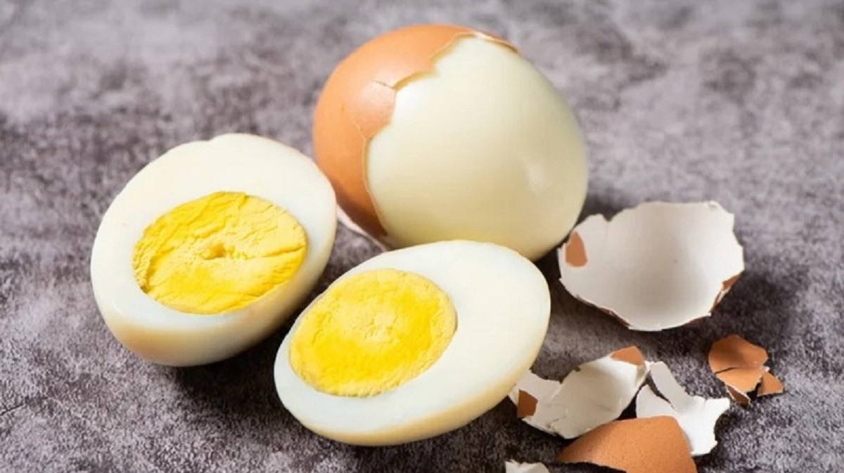 Trứng gà luộc bao nhiêu calo? Ăn có giảm cân không?